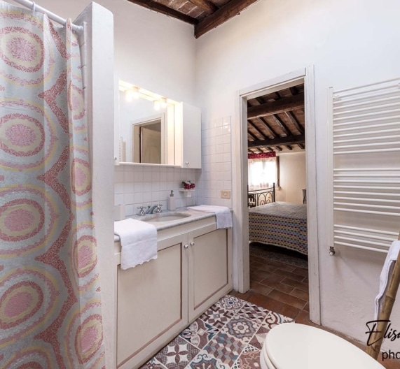 bathroom1-shower-holiday-house-terricciola-toscana