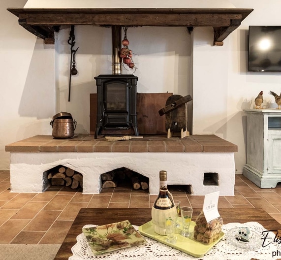 fireplace-tv-room-terricciola-tradizione