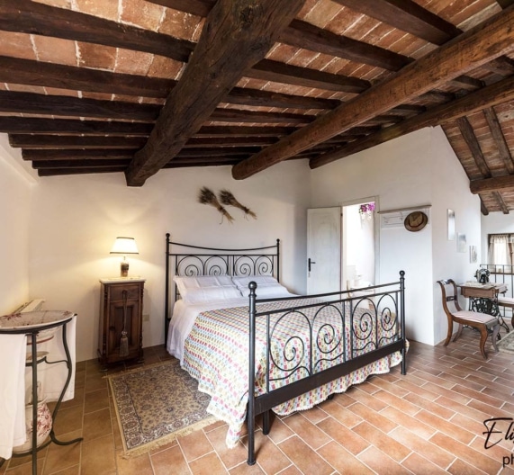 top-bedroom1-holiday-house-toscana