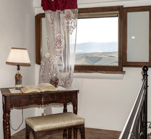 view-bedroom1-holiday-house-terricciola