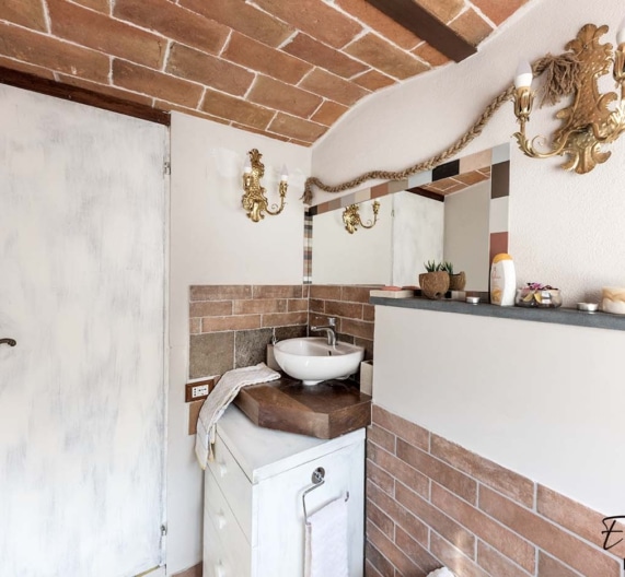 bathroom-details-holiday-house-terricciola-toscana