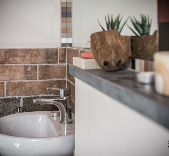 bathroom-details-holiday-house-terricciola-tuscany