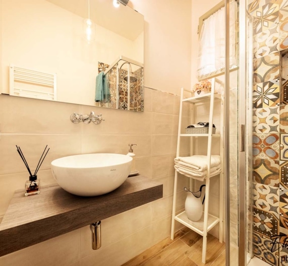 bathroom-details-shower-holiday-house-palaia-tuscany