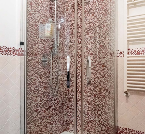 bathroom-shower-holiday-house-toscana