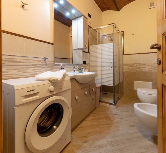 bathroom-washing-machine-holiday-house-palaia-tuscany