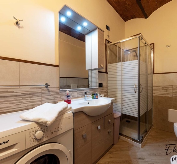 bathroom-washing-machine-shower-holiday-house-palaia-tuscany