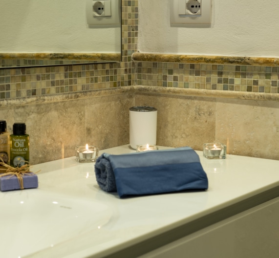 bathroom1-details-holidays-house-castelfalfi-toscana