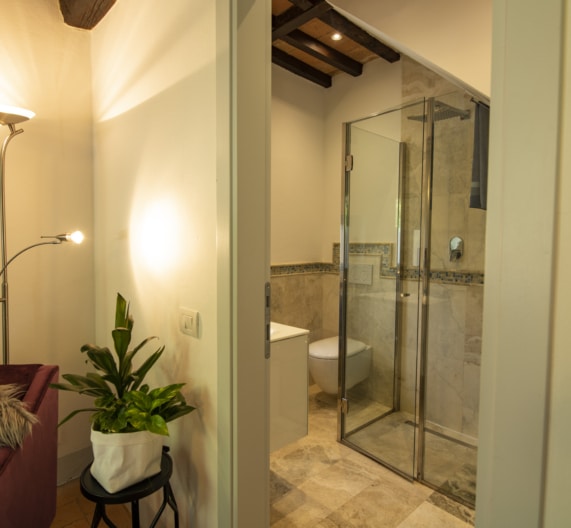 bathroom2-first-floor-holidays-house-castelfalfi-toscana
