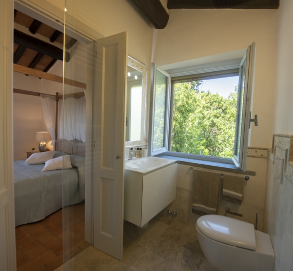 bathroom3-holidays-house-castelfalfi-tuscany