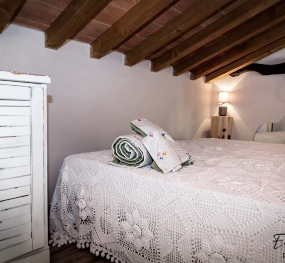 bed-holiday-house-terricciola-tuscany