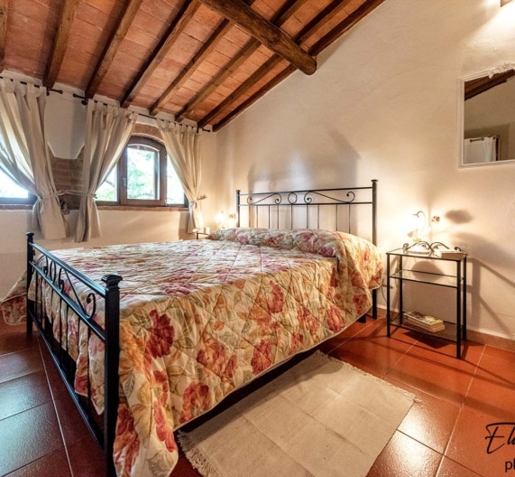 bedroom-doublebed-holiday-house-morrona-terricciola-tuscany