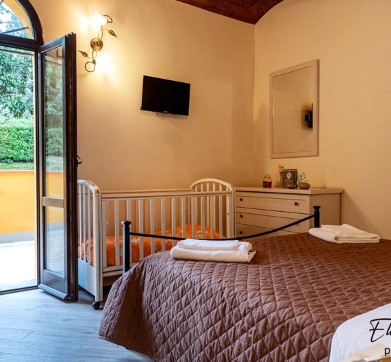 bedroom-exit-second-door-holiday-house-palaia-tuscany
