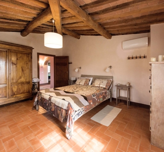 bedroom1-holiday-house-terricciola-tuscany