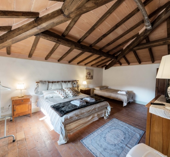 bedroom1-holiday-house-usigliano-lari-tuscany
