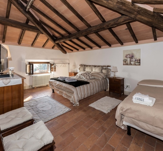 bedroom1-second-floor-holiday-house-usigliano-lari-tuscany