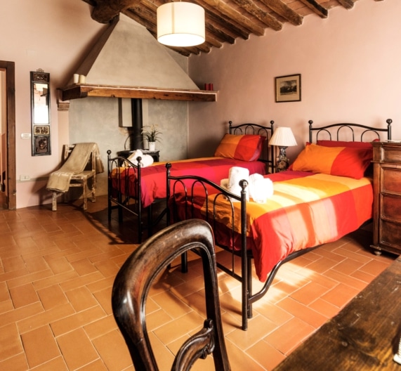 bedroom2-beds-holiday-house-terricciola-tuscany