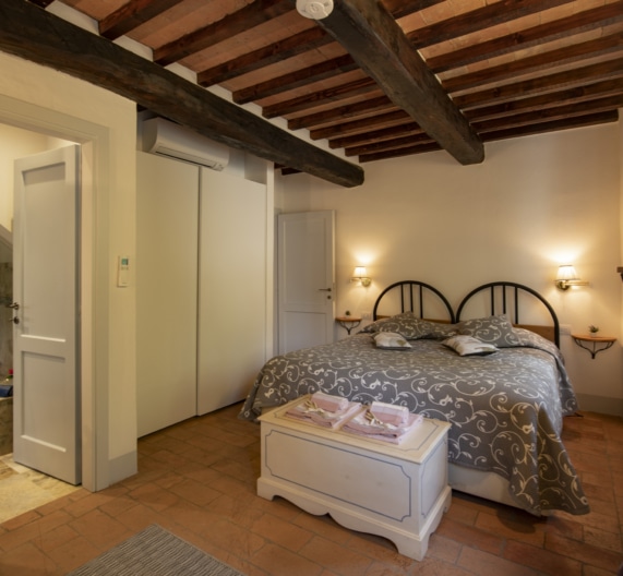 bedroom2-room-holidays-house-castelfalfi-toscana