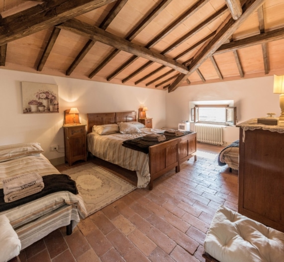 bedroom2-second-floor-holiday-house-usigliano-lari-tuscany (2)