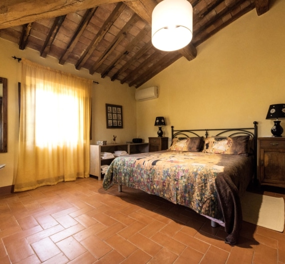 bedroom3-bed-holiday-house-terricciola-tuscany