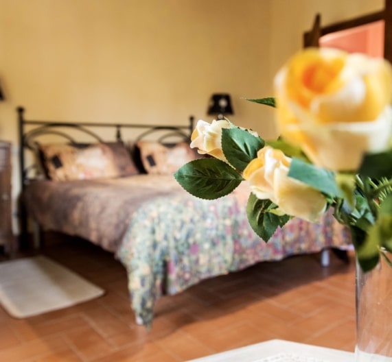 bedroom3-flower-holiday-house-terricciola-tuscany