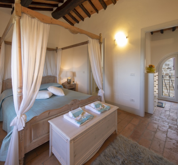 bedroom3-room-topbedroom-holidays-house-castelfalfi-toscana