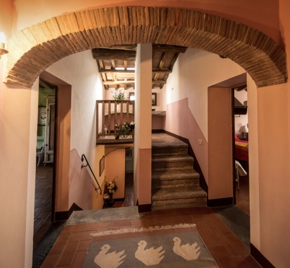 bedrooms-second-floor-hallway-holiday-house-terricciola-tuscany