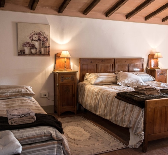 beds-room2-holiday-house-usigliano-lari-tuscany