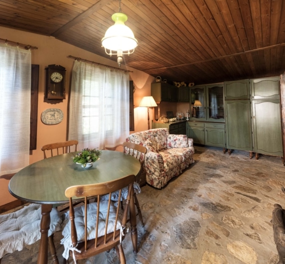 casa-gelsomino-kitchen-table-holiday-house-palaia-tuscany2