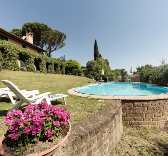 casa-gelsomino-pool-flowers-holiday-house-palaia-tuscany