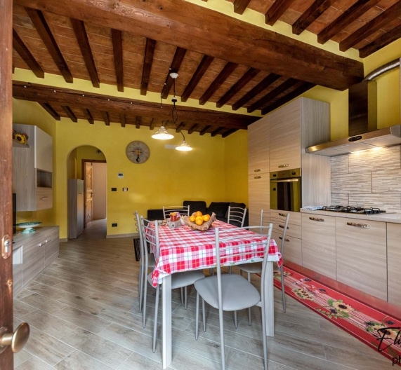 entrance-house-kitchen-holiday-house-palaia-tuscany