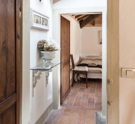 entrance-room2-second-floor-holiday-house-usigliano-lari-tuscany