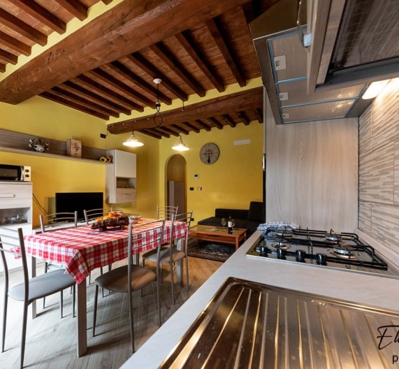 equipped-kitchen-holiday-house-palaia-tuscany