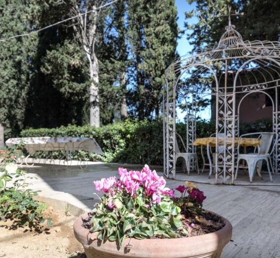 garden-gazebo-holiday-house-usigliano-lari-tuscany
