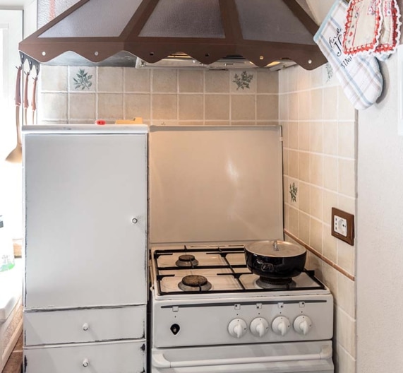 kitchen-details-holiday-house-terricciola-toscana