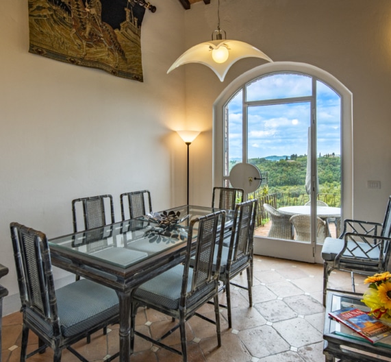 kitchen-table-holidays-house-toscana