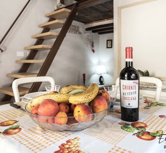 kitchen-stairs-holiday-house-soianella-terricciola-toscana