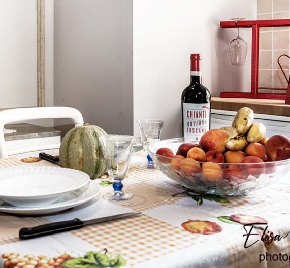 kitchen-table-holiday-house-terricciola-tuscany