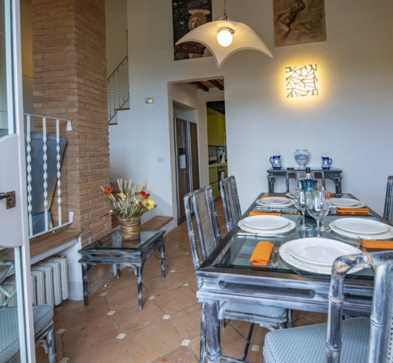 kitchen-table-holidays-house-toscana