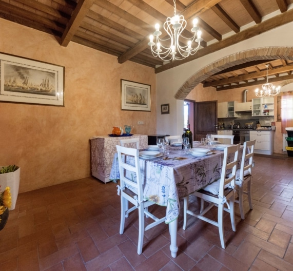 kitchen1-table-holiday-house-terricciola-tuscany