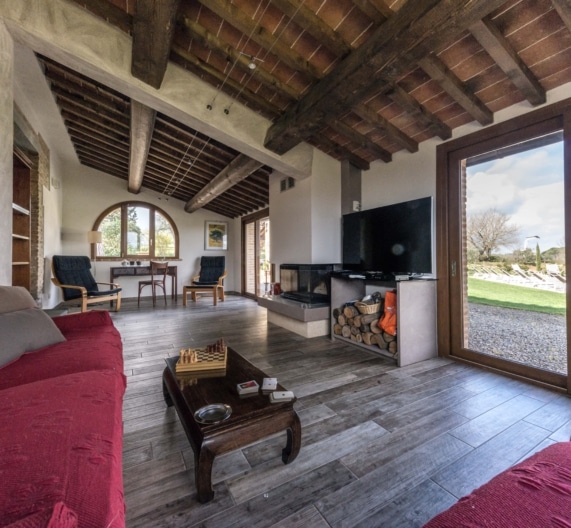 livingroom1-sofa-view-pool-holiday-house-terricciola-tuscany