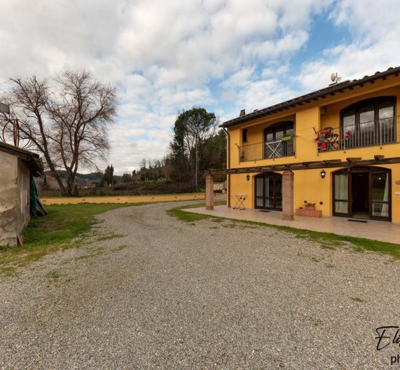 parking-space-outside-holiday-house-tuscany