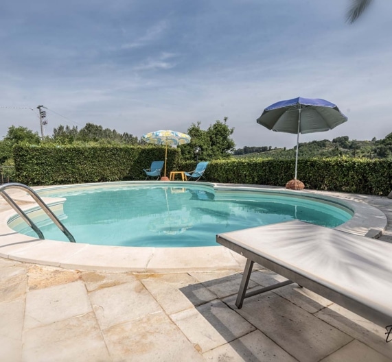 pool-chairs-holiday-house-terricciola-tuscany