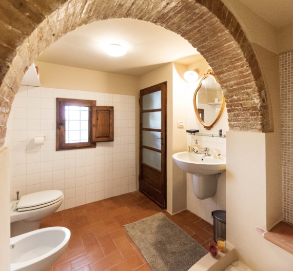 private-bathroom-ground-floor-holiday-house-terricciola-tuscany