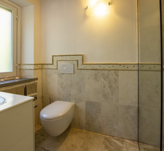 private-bathroom3-shower-holidays-house-castelfalfi-toscana