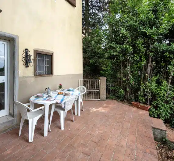 private-garden-holiday-house-morrona-terricciola-tuscany