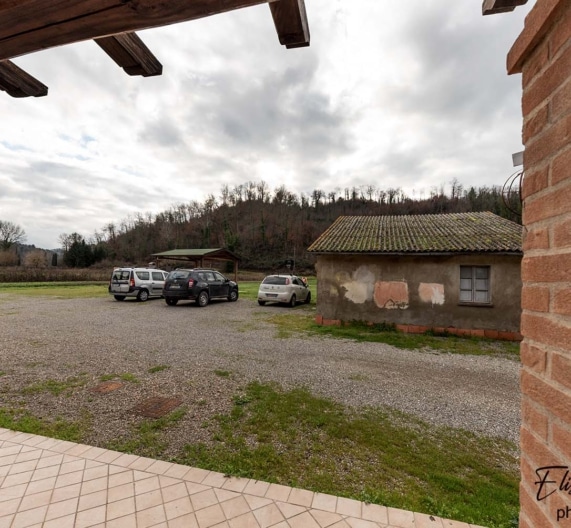 private-parking-holiday-house-palaia-tuscany
