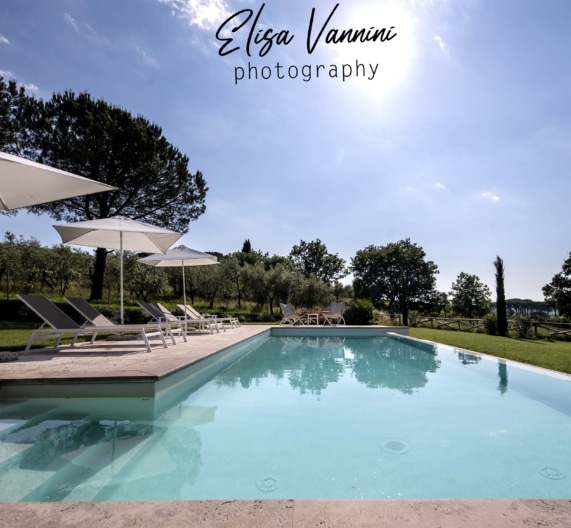 private-pool-forniture-outside-holiday-house-villa-terricciola-tuscany