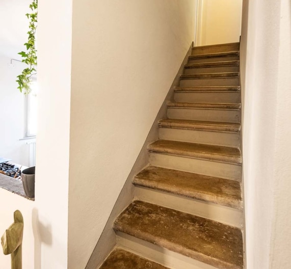 stairs-bedroom-holiday-house-palaia-tuscany