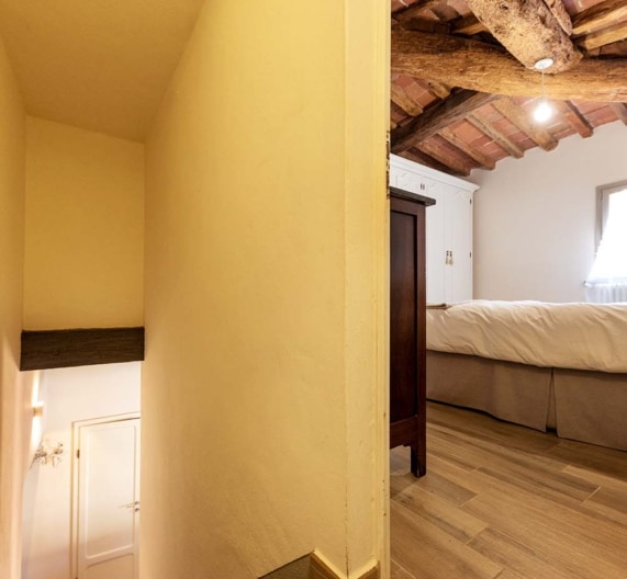 stairs-bedroom-second-floor-holiday-house-palaia-tuscany