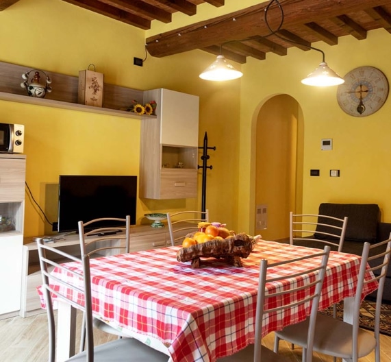 table-kitchen-holiday-house-palaia-tuscany